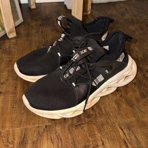 Black & White Fashion Sneakers